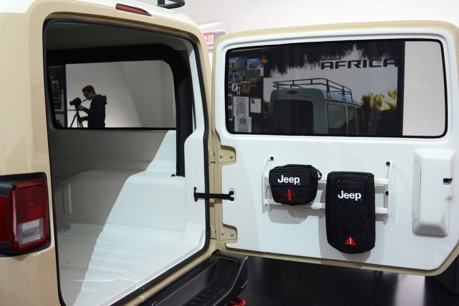  Jeep Wrangler Africa Concept 2015 года  (фото 9 из 16)
